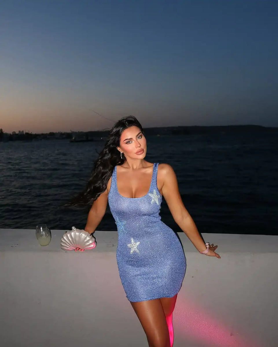 Imani - שמלת מיני אלגנטית עם כוכבים