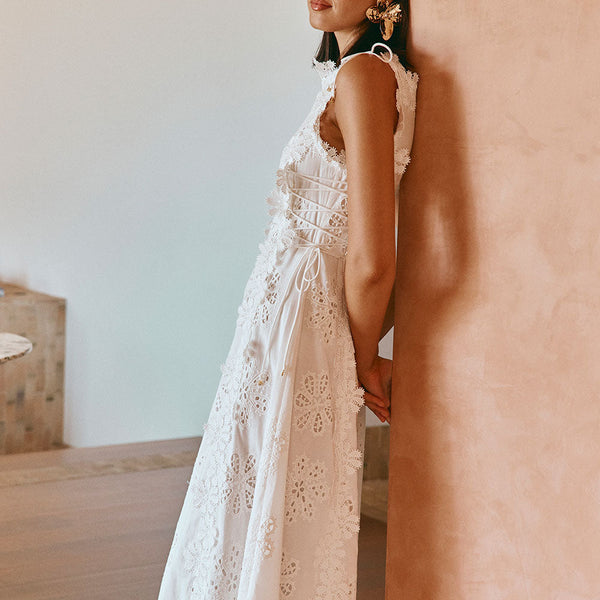 Loreina - שמלת מקסי עם עיטור פרחים רקום