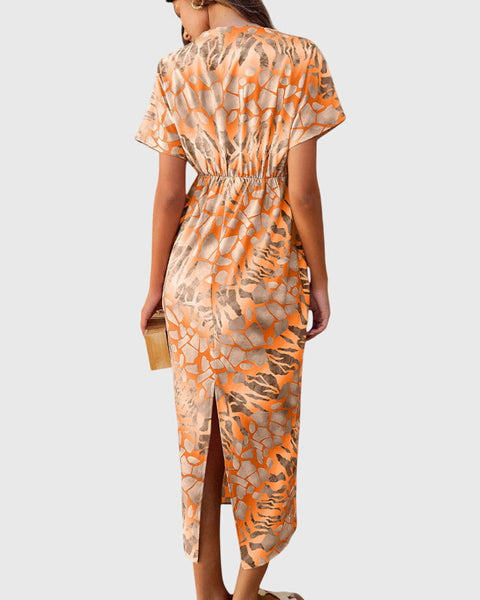 שמלות עם הדפס אבסטרקטי וחשיפת צוואר V