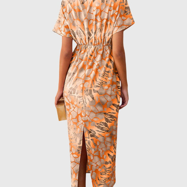 שמלות עם הדפס אבסטרקטי וחשיפת צוואר V