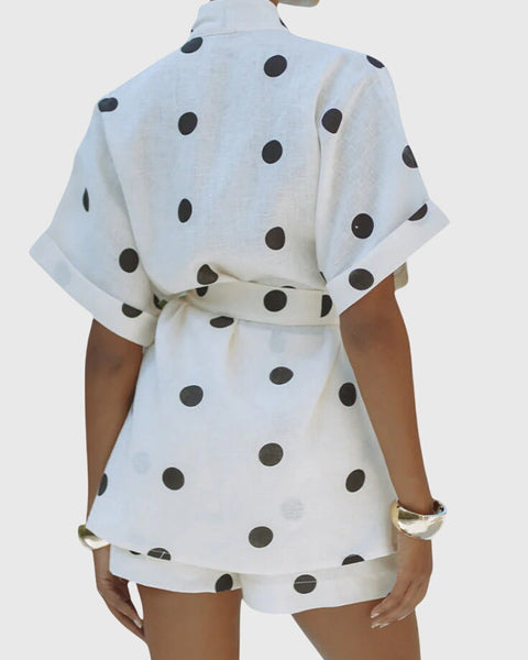 אבילה קונז'ונטו של קימונו עם קשר ומכנסיים קצרים עם נקודות