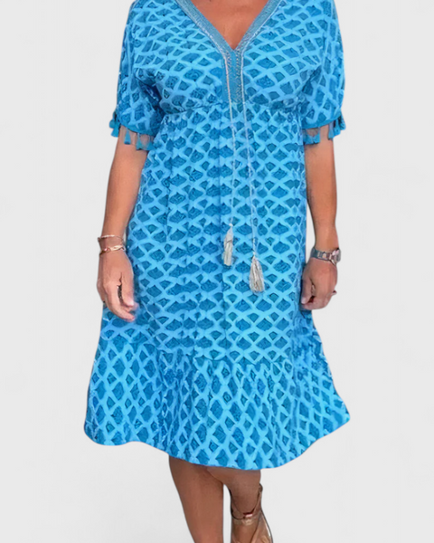 שמלות קירה בוהו שיק עם הדפסים גיאומטריים