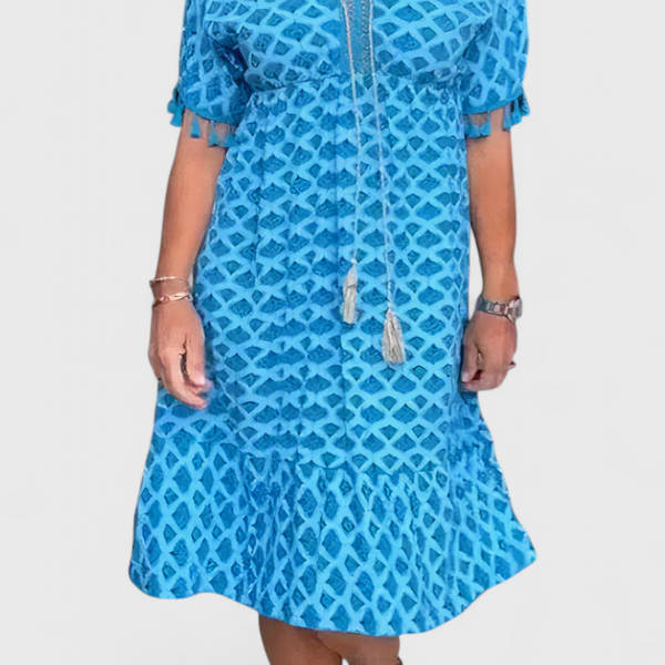 שמלות קירה בוהו שיק עם הדפסים גיאומטריים