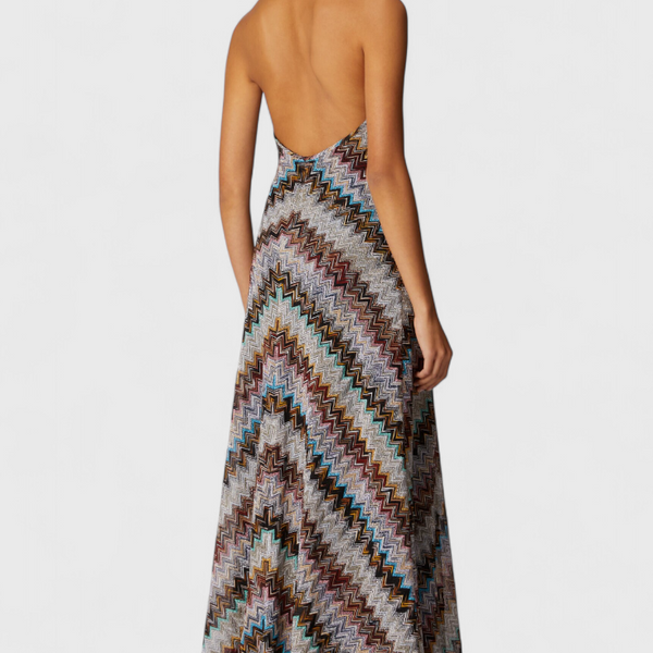 מלתחת מליסה עם צווארון הלטר וזיגזוג בגימור אירידיסנטי