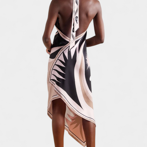 סמלת רוזנדה עם גב פתוח ודפוס אבסטרקטי