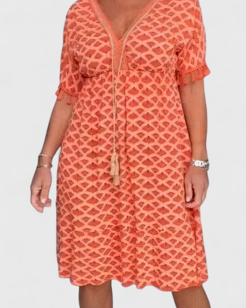 שמלות קירה בוהו שיק עם הדפסים גיאומטריים