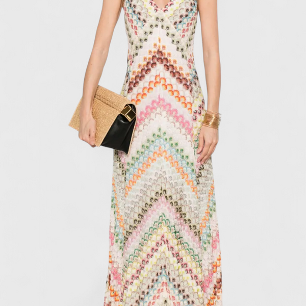 אגוסטינה שמלת תחרה ארוכה עם מחשוף V ודוגמת זיגזג