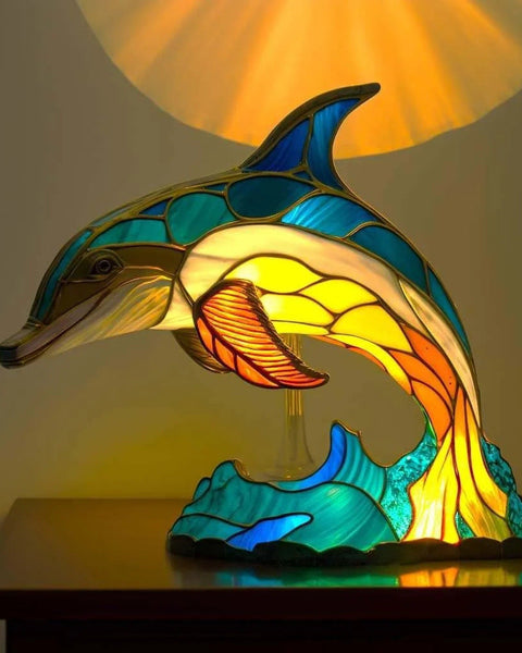 פליפ - מנורת דולפין מעוצבת בזכוכית צבעונית