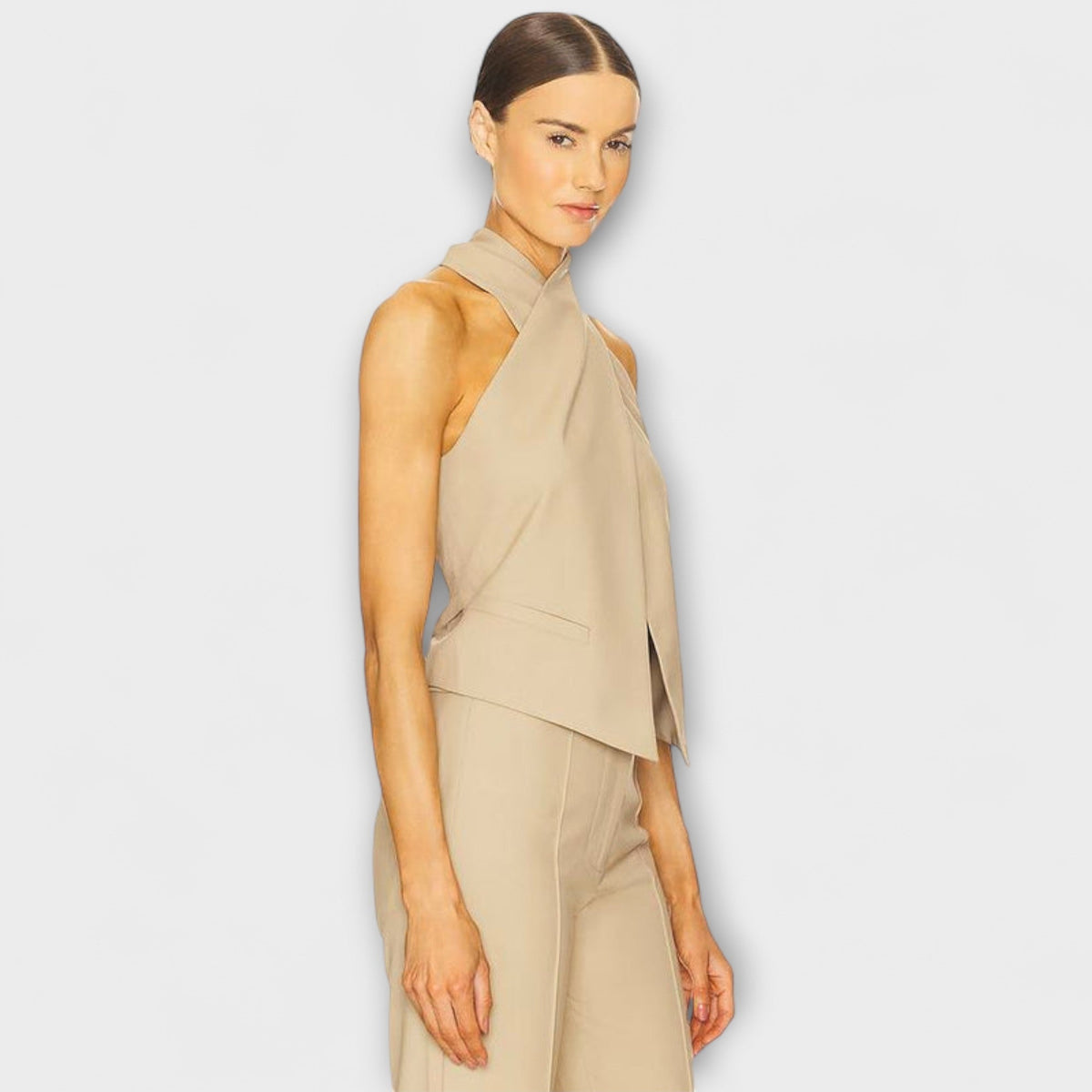 טופ טנק עם צווארון חוצה ורוכסן אחורי